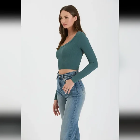 🆕🌲 Forest Green Long Sleeve Top - Picture 3 of 4